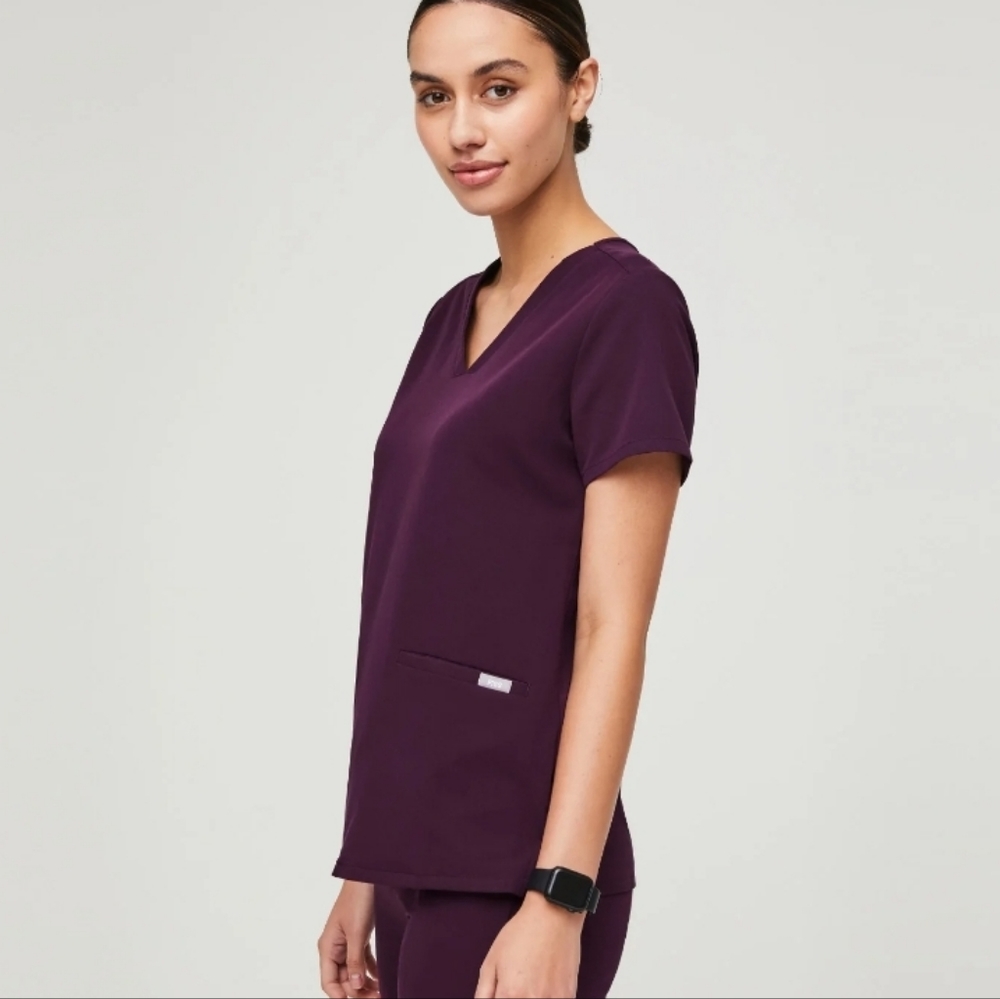 FIGS Deep Purple Medium Scrubs Set - New